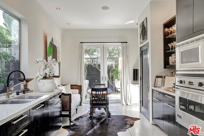 Building Photo - 2425 Clement Ave