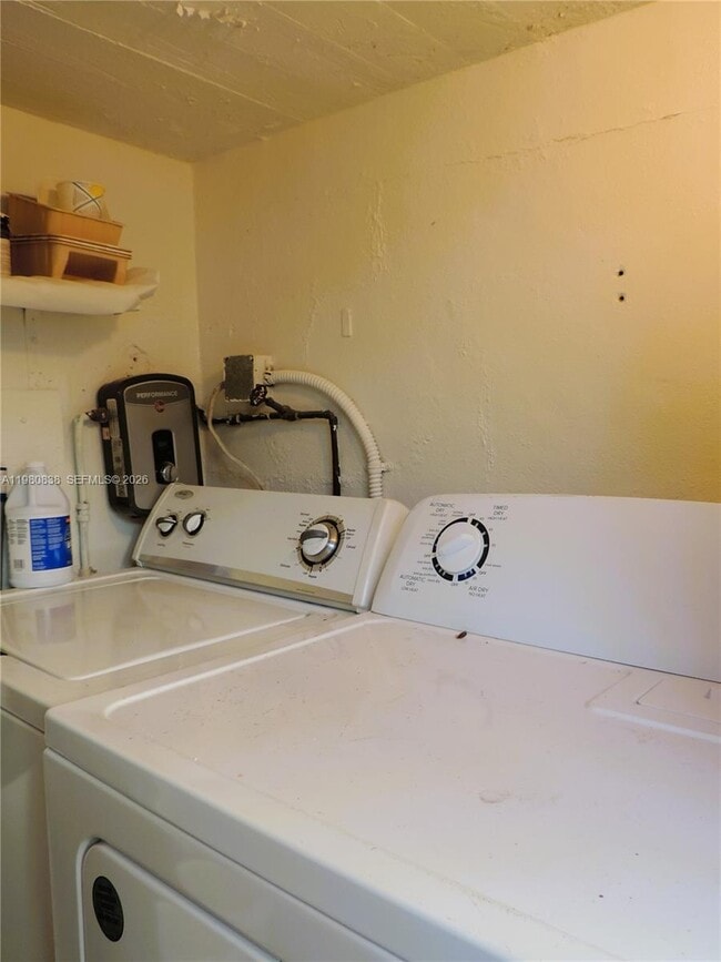 Building Photo - 3134 SW 25th Ter