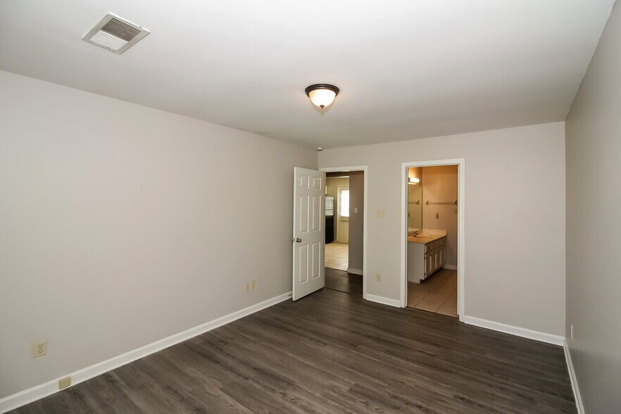 Building Photo - 6991 Presmond Rd