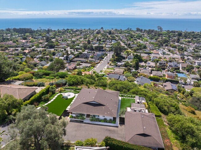 Building Photo - Stunning Santa Barbara Oasis!