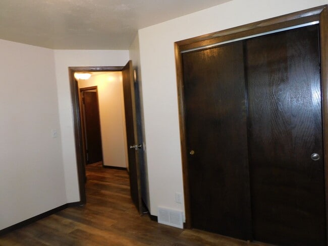Building Photo - Beautiful 3 bedroom 2 bath Single Family H...