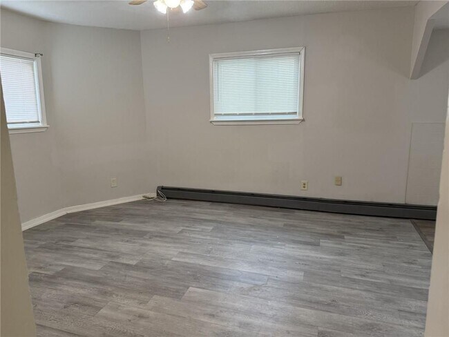 Building Photo - 159 Elm St