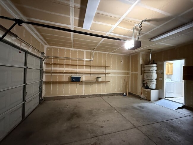 Building Photo - Heritage Lakeside 55+ Active Community!