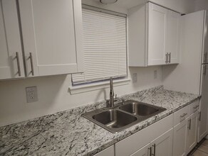 Building Photo - Recently updated 2 bed -1 bath aprox 800 sq ft 2nd and Montano