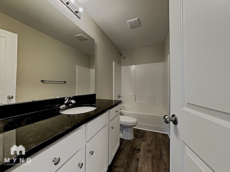 Building Photo - 1411 Oakshade Ave