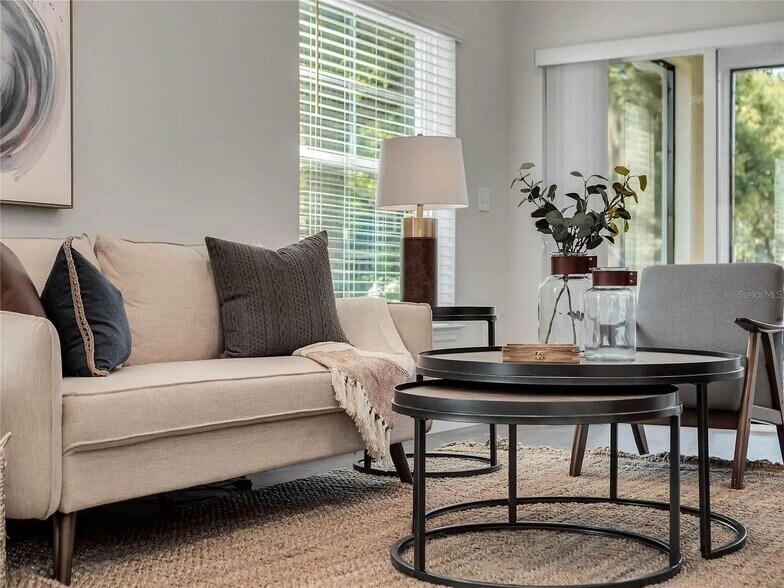 Building Photo - 2964 Oak Park Way