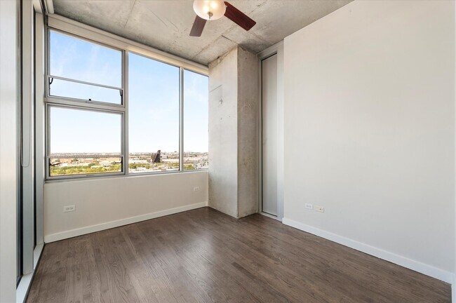 Building Photo - 1720 S Michigan Ave