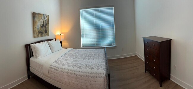 Building Photo - 611 Cooper River Cir