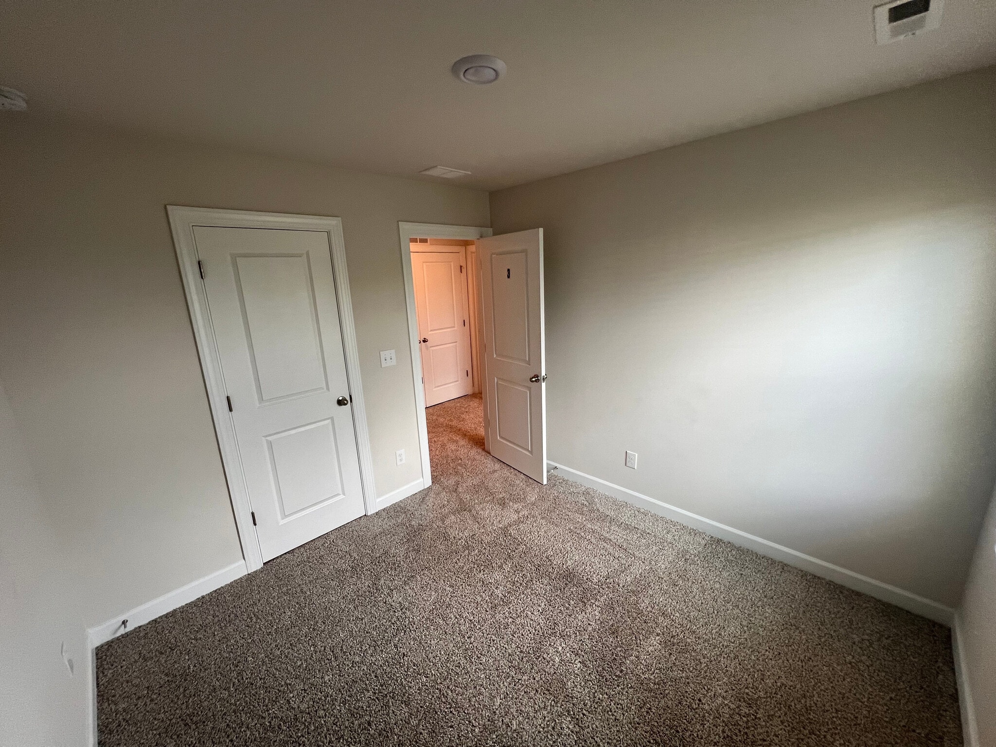 Building Photo - Room in Townhome on Memorial Pkwy