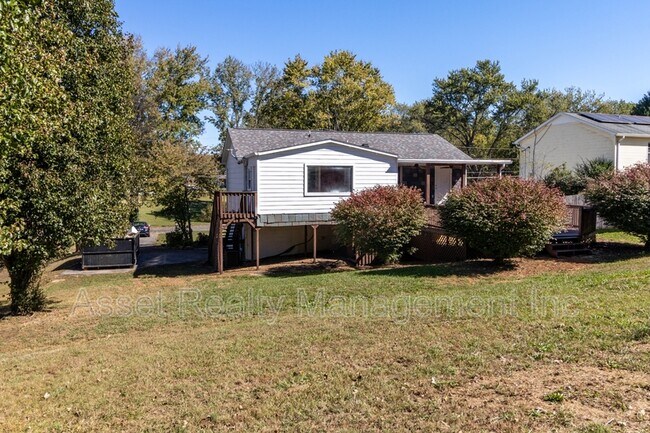 Building Photo - 1817 Sedgewick Dr