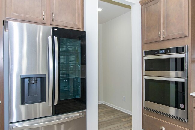 Building Photo - 717 Risdon Trail S