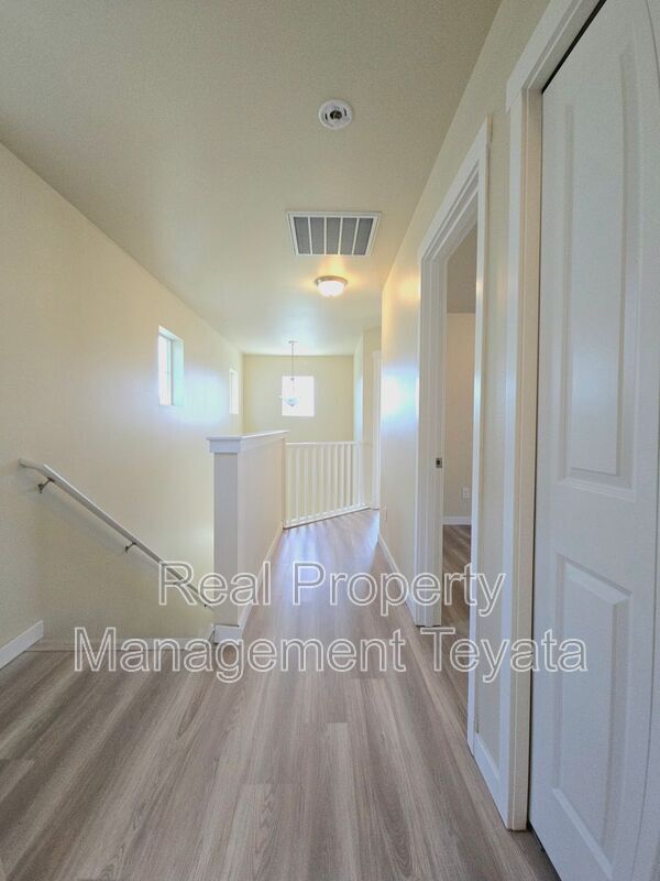 Building Photo - 4756 Parker St