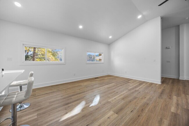 Building Photo - 8625 Cedarbrook Dr