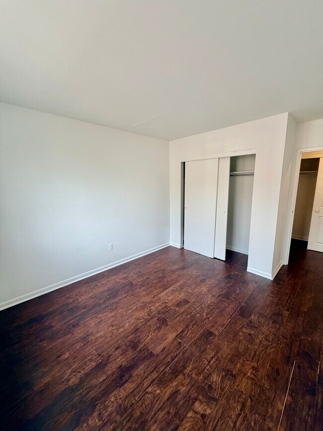 Building Photo - 6518 N Camac St