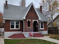 Building Photo - F99if500 (Duplex) ***