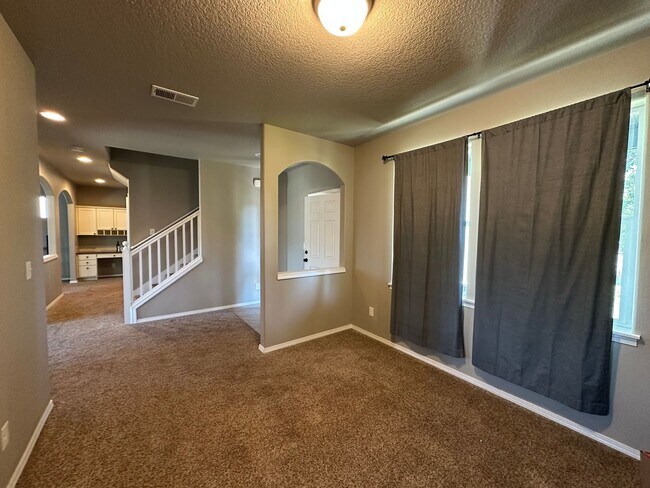 Building Photo - Newer Home In Northeast Albany! Nearly 2500 sq ft, 3 Bedrooms with 3 Baths