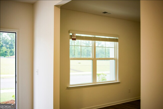 Building Photo - 386 Red Dragon Dr