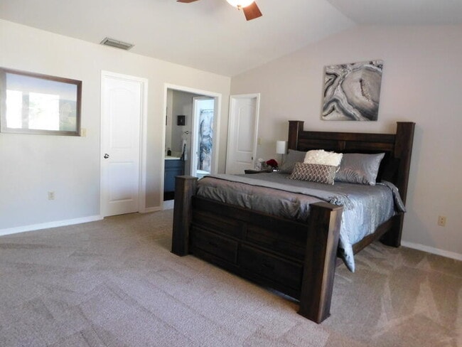 Building Photo - 939 Ridgewood Way