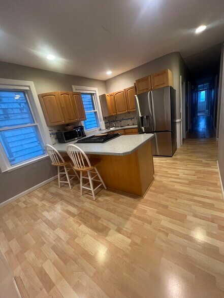 Building Photo - 53 Farragut Rd