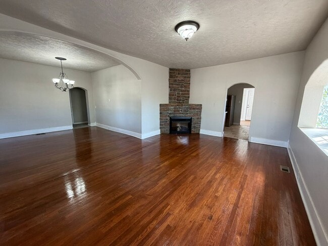 Building Photo - Versatile 4BD/3BA in Stratton Meadows – Gated Community + Private Lower-Level Suite