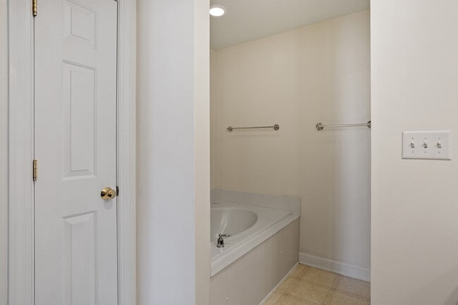 Building Photo - 8105 Satillo Ln