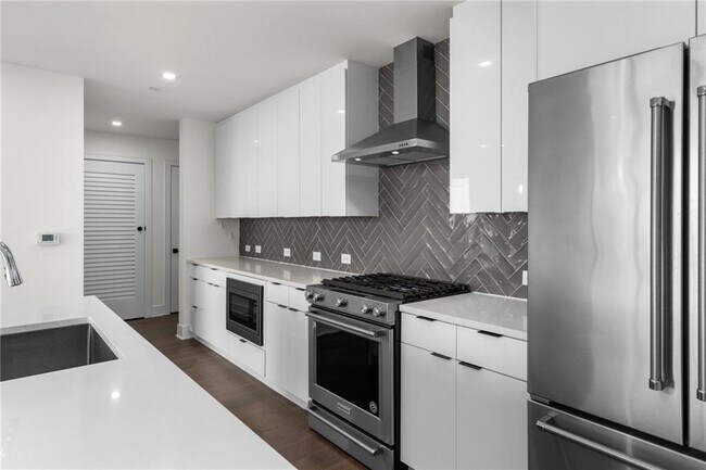 Building Photo - 788 West Marietta St NW