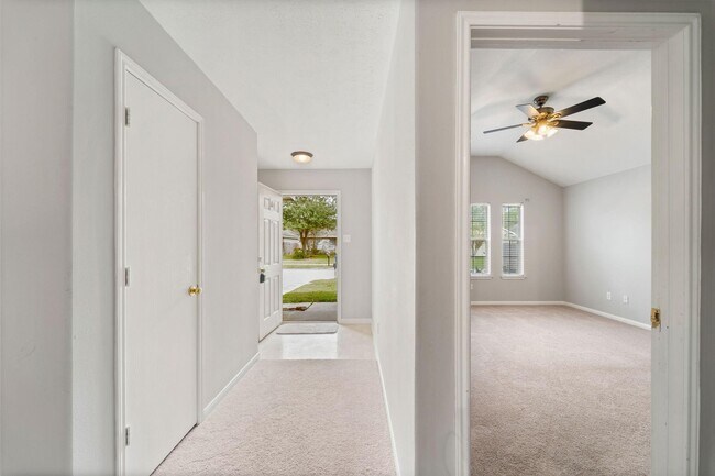 Building Photo - 2530 Fox River Ln