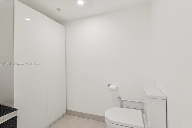 Building Photo - 6620 Indian Creek Dr