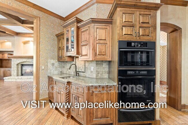 Building Photo - 16690 Country Club Dr