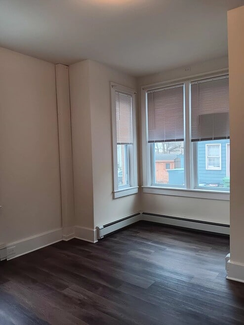 Building Photo - 9 Main St