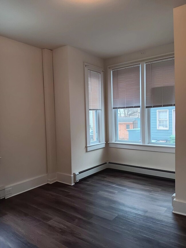 Building Photo - 9 Main St