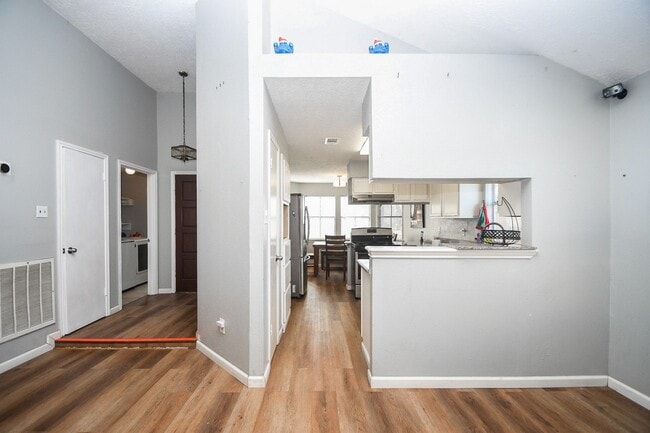 Building Photo - 15310 Barbarossa Dr