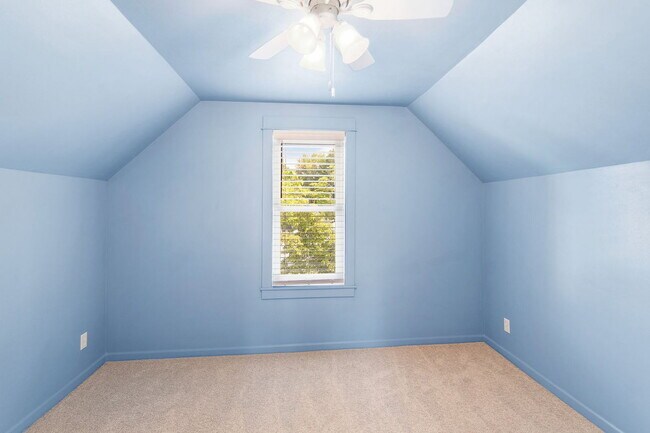 Building Photo - 1190 Lakeview