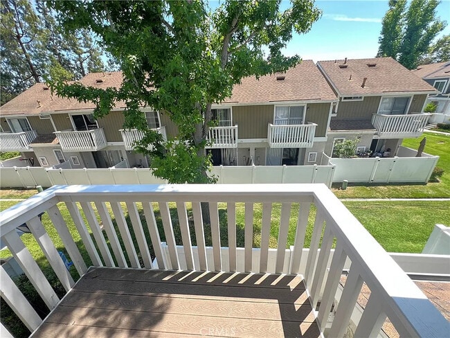 Building Photo - 36 Birchwood Ln