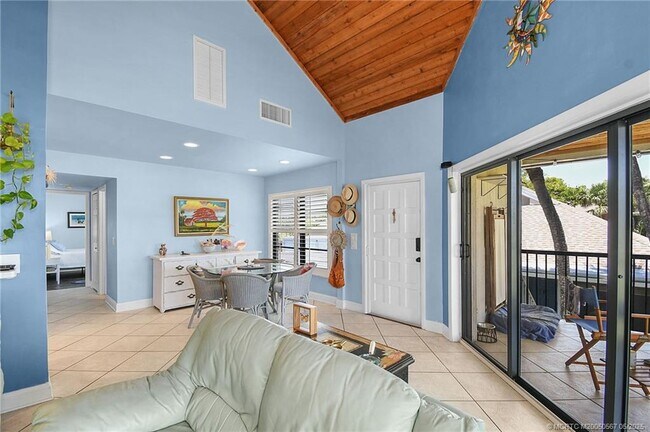 Building Photo - 324 Golfview Cir
