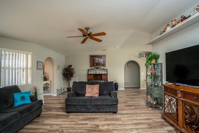 Building Photo - 1746 Cliffrose Dr