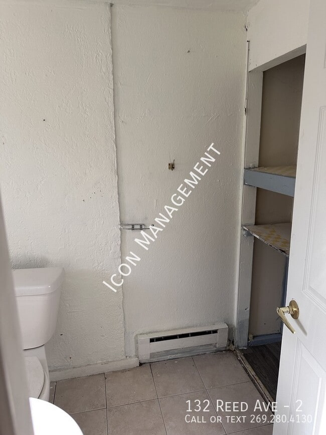 Building Photo - 132 Reed St