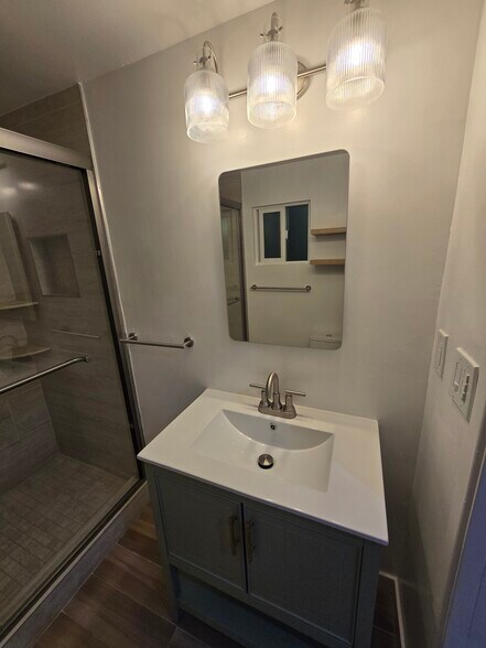 Building Photo - 3230 Cerritos Ave