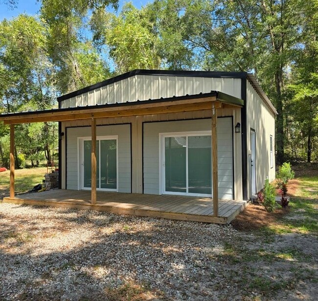 Building Photo - 401 SW Kemp Rd