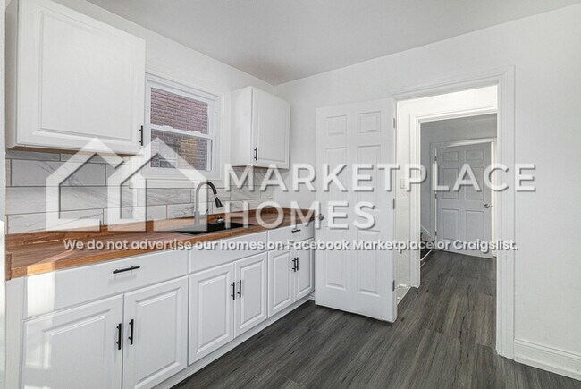 Building Photo - 15033 Hartwell St