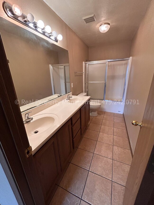 Building Photo - 1003 Trenton Dr