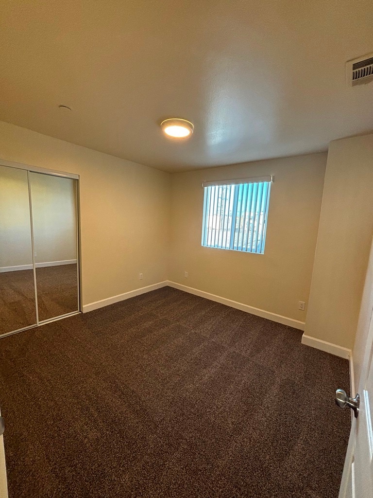 Building Photo - 428 W 109th Pl