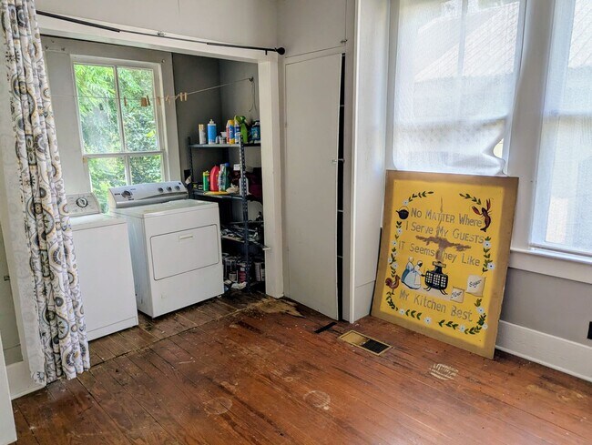 Building Photo - Live in Sterling Grove Historic District!