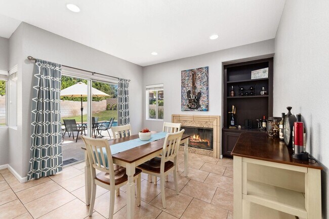 Building Photo - Pool Home in Palm Desert