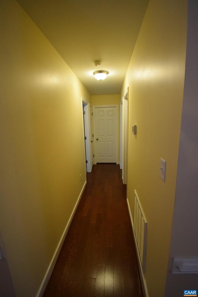 Building Photo - 41 Woodlawn Dr