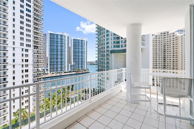Building Photo - 801 Brickell Key Blvd