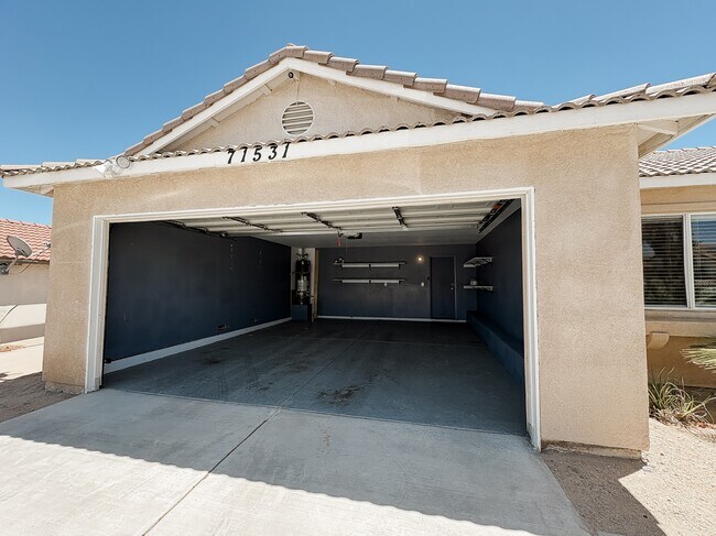 Building Photo - 71531 Sunnyvale Dr
