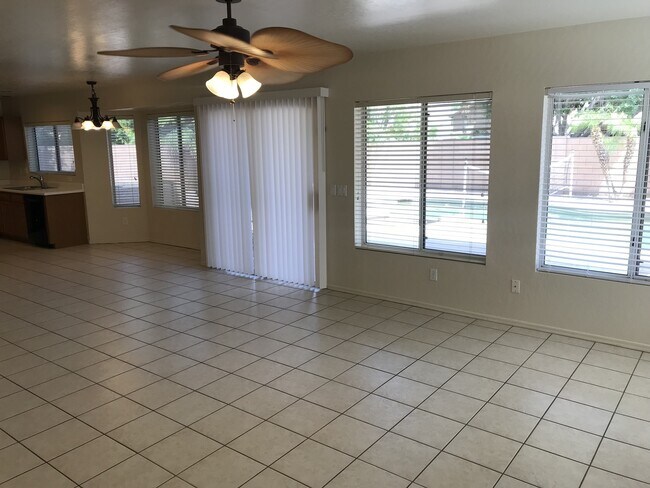 Building Photo - Gilbert Home - 5 Bed + Den & 2.75 Bath with Beautiful Pebble Teck Pool