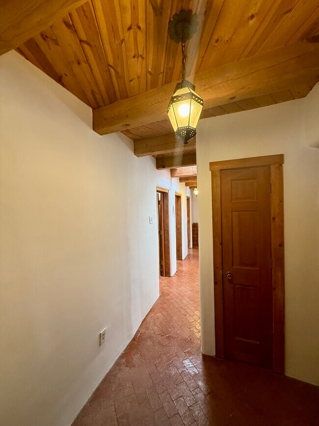 Building Photo - 5 Laughing Raven Rd