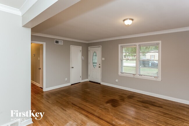 Building Photo - 4550 E Dearing Rd